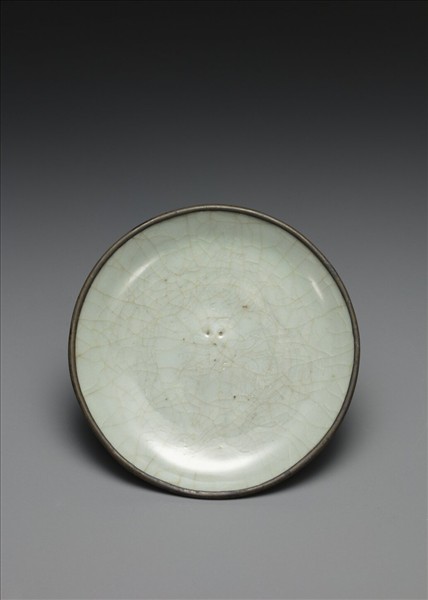 官窯 青瓷劃花蟠螭紋盤