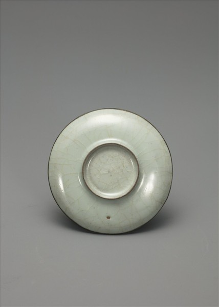 官窯 青瓷劃花蟠螭紋盤