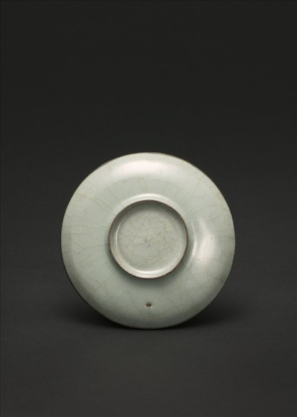 官窯 青瓷劃花蟠螭紋盤