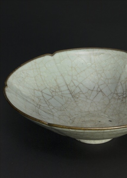 官窯 青瓷葵口碗