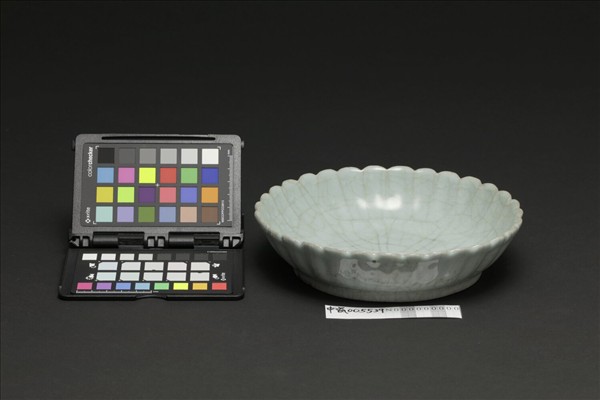 官窯 青瓷菊花式盤