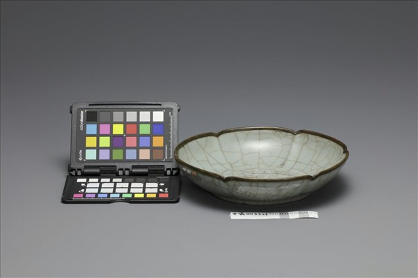 官窯 青瓷龍紋盤