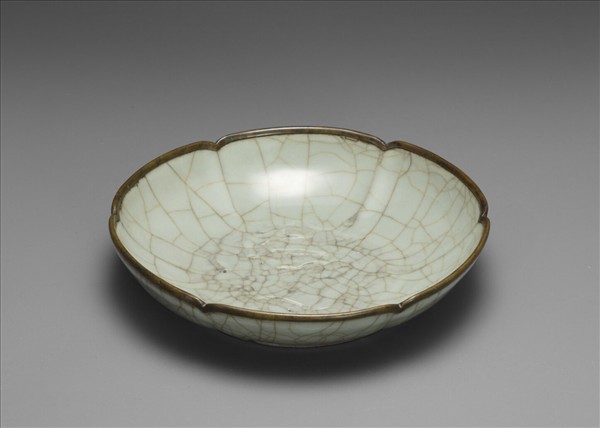 官窯 青瓷龍紋盤