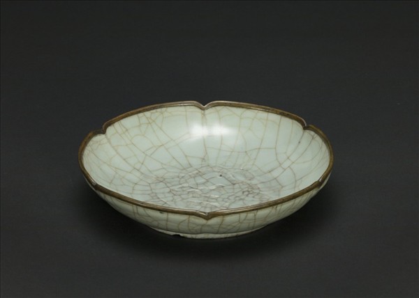 官窯 青瓷龍紋盤