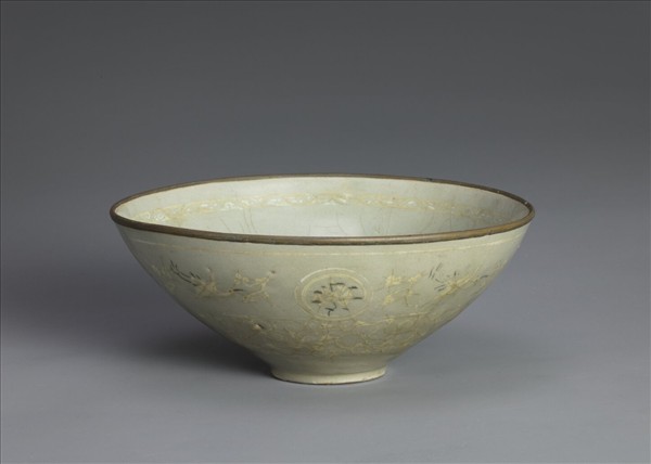 高麗青瓷象嵌雲鶴紋碗