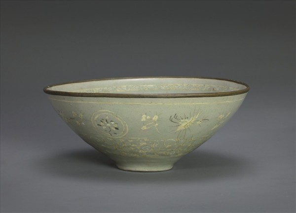 高麗青瓷象嵌雲鶴紋碗