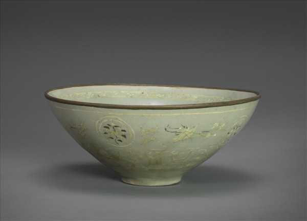 高麗青瓷象嵌雲鶴紋碗