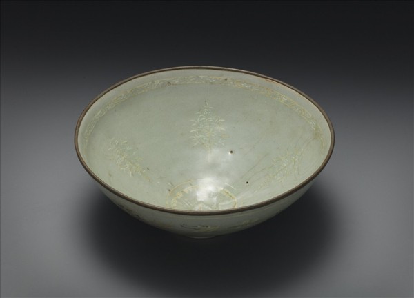 高麗青瓷象嵌雲鶴紋碗