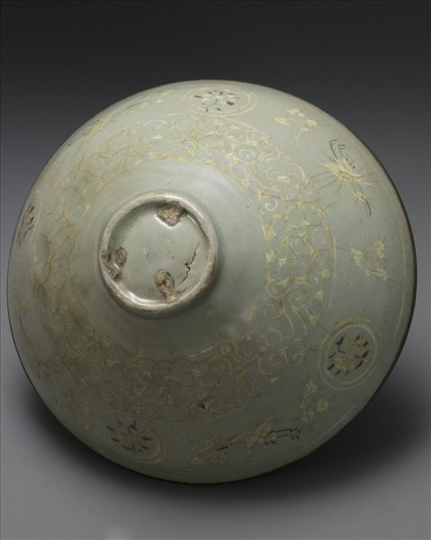 高麗青瓷象嵌雲鶴紋碗