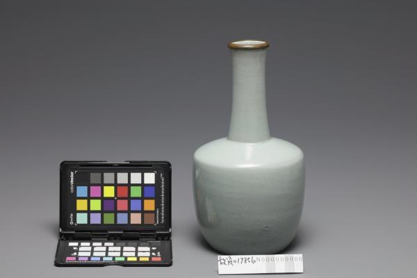 汝窯 青瓷紙槌瓶 「奉華」銘