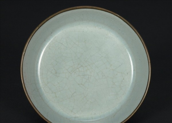 汝窯 青瓷碟 「丙」字銘