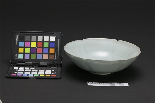 官窯 青瓷葵口碗