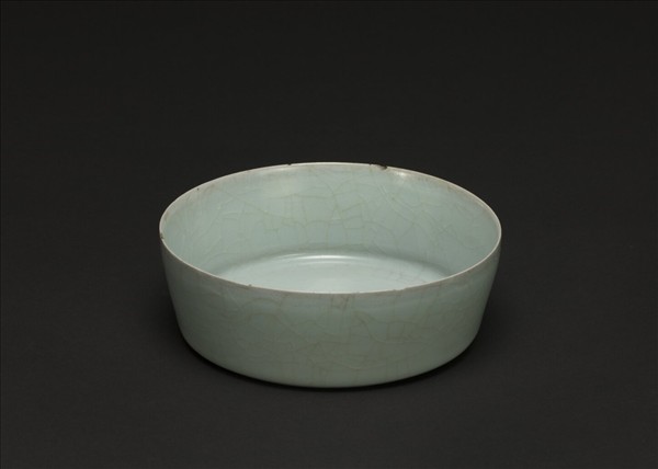 官窯 青瓷圓洗(「正庵」銘)