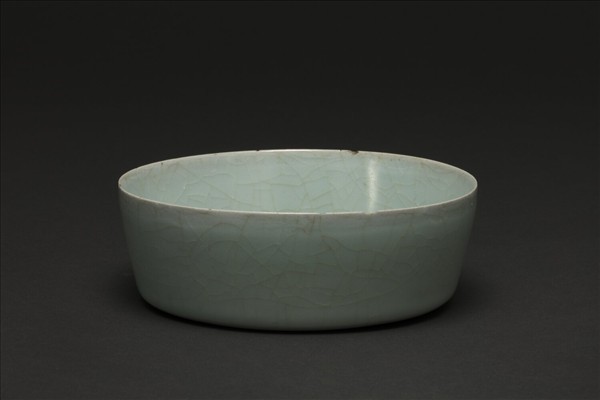 官窯 青瓷圓洗(「正庵」銘)