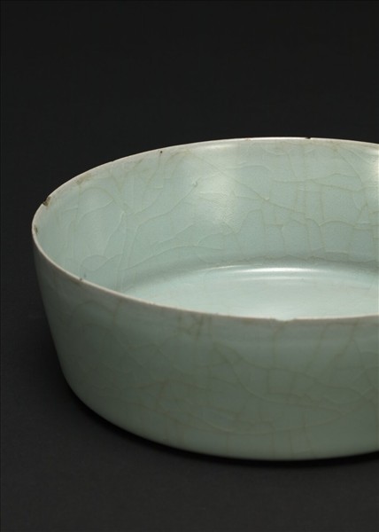 官窯 青瓷圓洗(「正庵」銘)