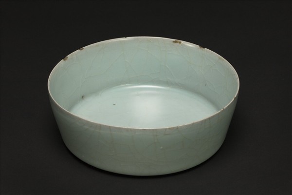 官窯 青瓷圓洗(「正庵」銘)