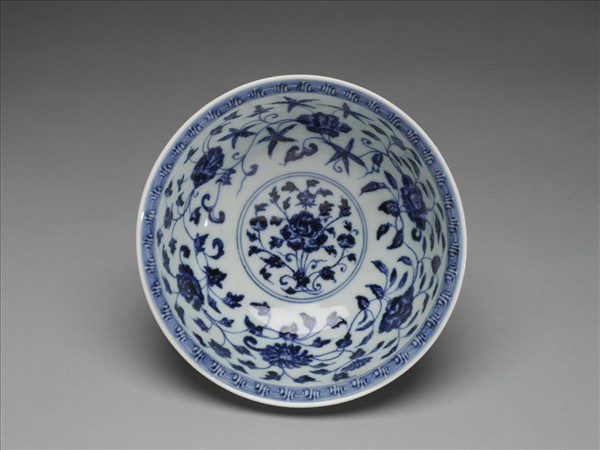 青花轉枝番蓮紋碗