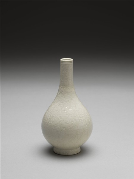 白瓷劃花花卉紋膽瓶