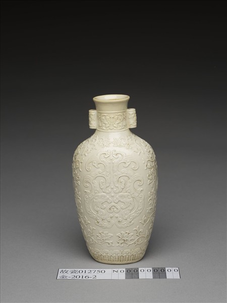 白瓷夔龍紋貫耳瓶