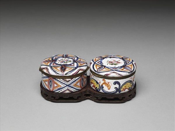 銅胎畫琺瑯雙層蓋鼻煙盒