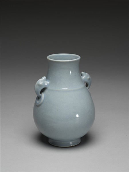 青瓷獸耳暗環瓶