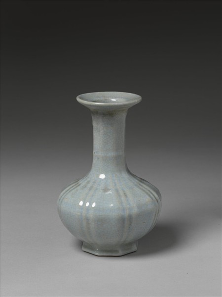 青瓷八方盤口長頸瓶