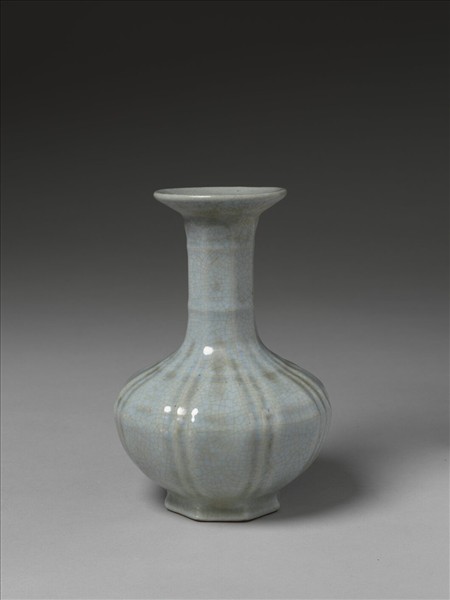 青瓷八方盤口長頸瓶