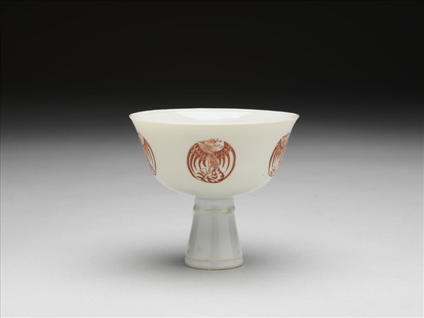 白瓷紅彩團鳳紋高足杯