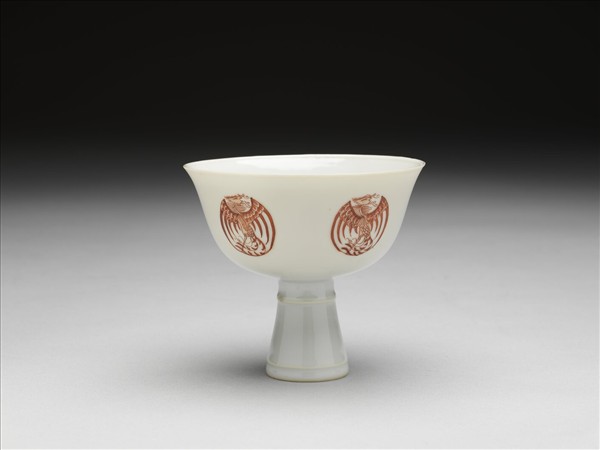 白瓷紅彩團鳳紋高足杯