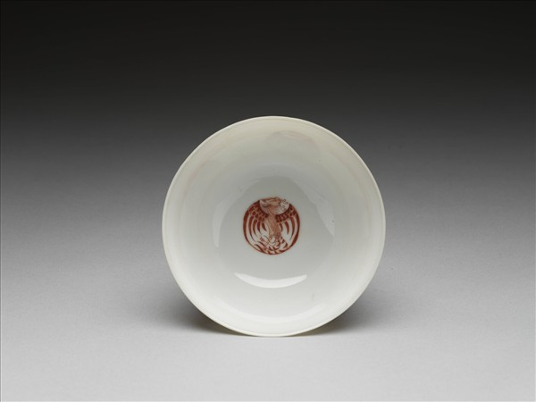 白瓷紅彩團鳳紋高足杯