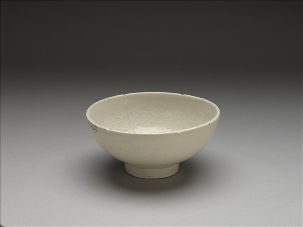 白瓷印花花卉紋葵花式杯