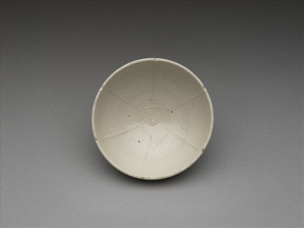 白瓷印花花卉紋葵花式杯