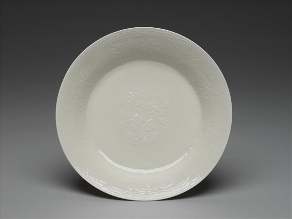 白瓷印花花卉紋盤