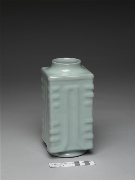 青瓷琮式瓶