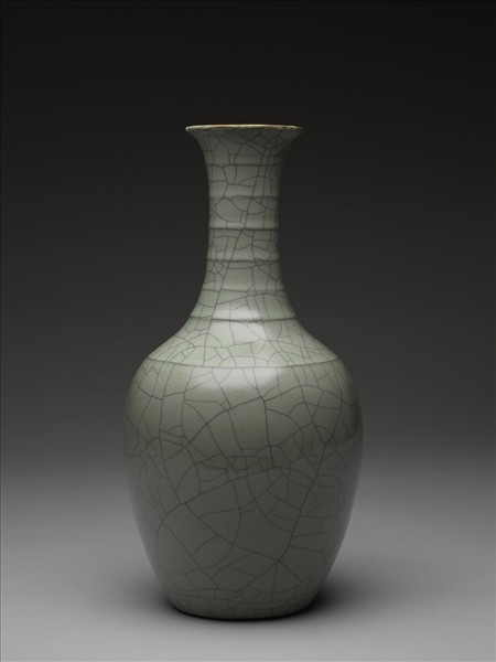 青瓷長頸弦紋瓶