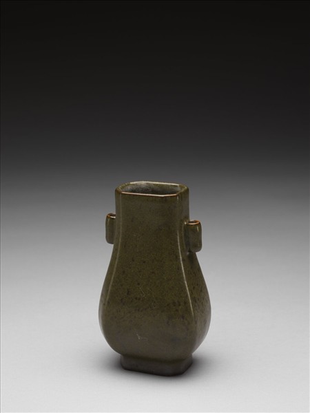 茶葉末釉貫耳壺