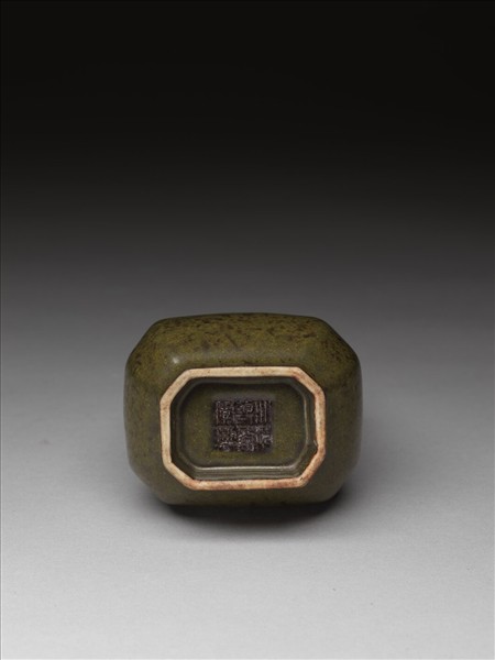 茶葉末釉貫耳壺