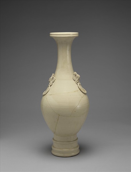 白瓷獸面銜環瓶