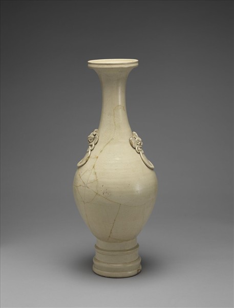 白瓷獸面銜環瓶