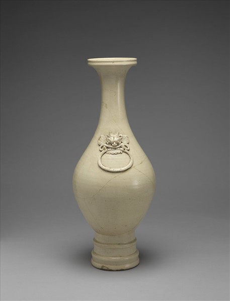 白瓷獸面銜環瓶