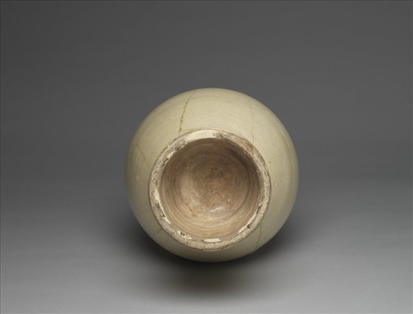 白瓷獸面銜環瓶