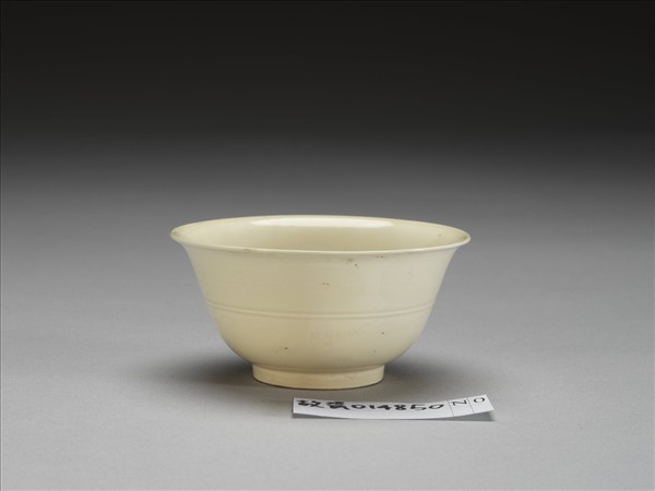 彭窯 白瓷弦紋杯