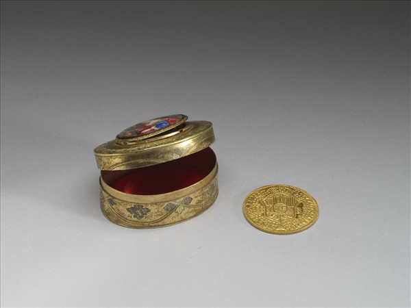 銅胎畫琺瑯西洋人物圓盒