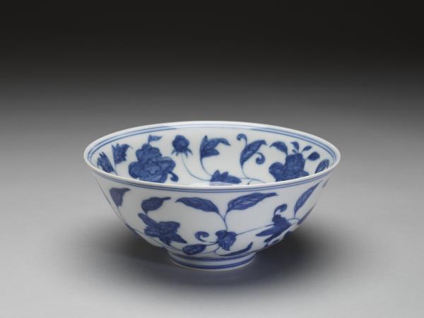 青花梔子花紋碗