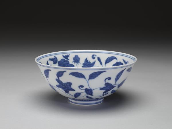 青花梔子花紋碗