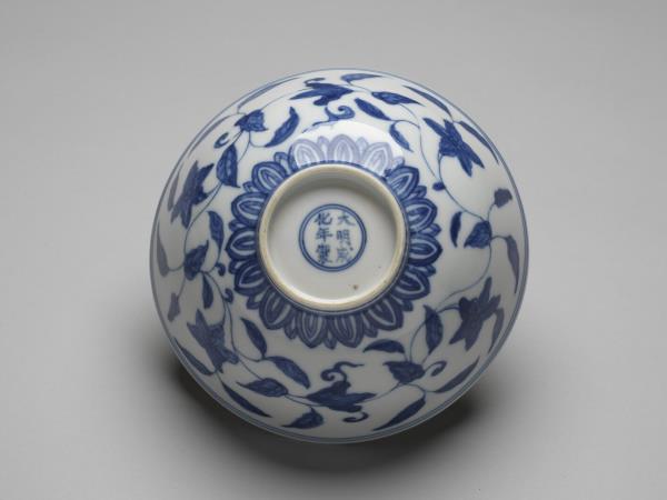 青花梔子花紋碗