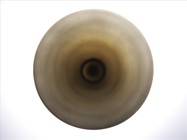 白瓷暗花龍紋高足碗