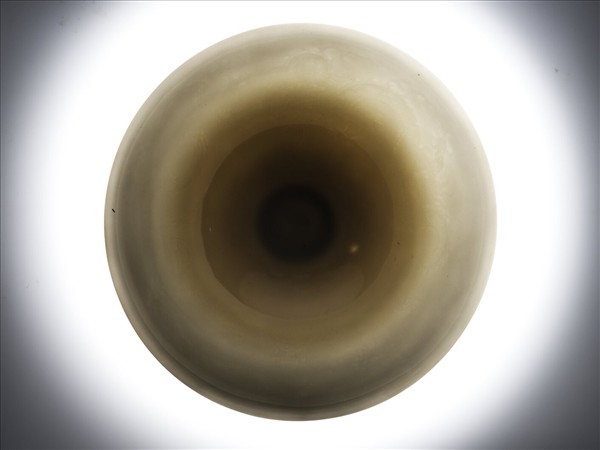 白瓷暗花龍紋高足碗