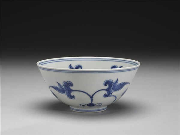 青花萱草紋碗