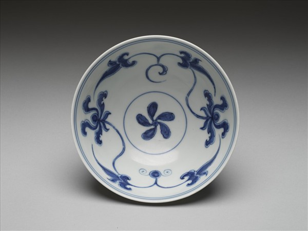 青花萱草紋碗